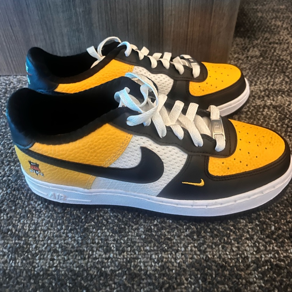 Size Bovs 5.5 - Nike Air Force 1'07
LV8 Low Jersey Mesh